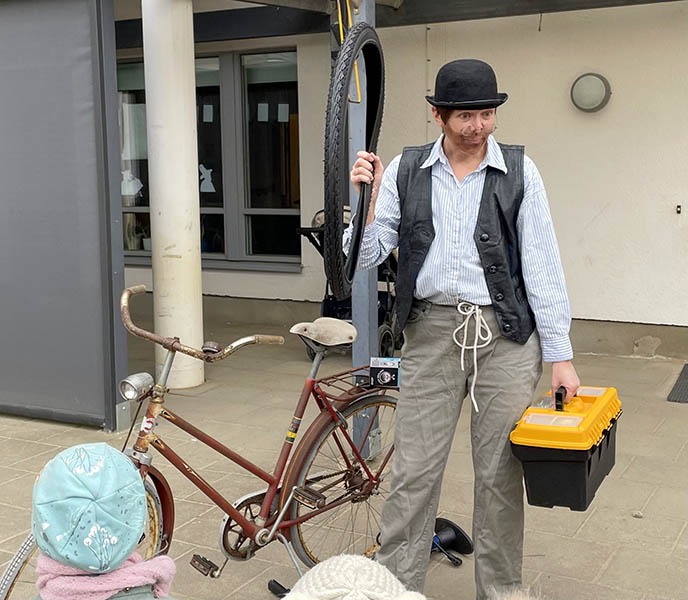 Pettson och hans cykel.